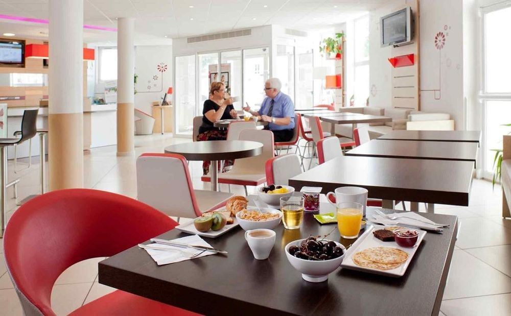 ホテル Ibis Auxerre Centre レストラン 写真
